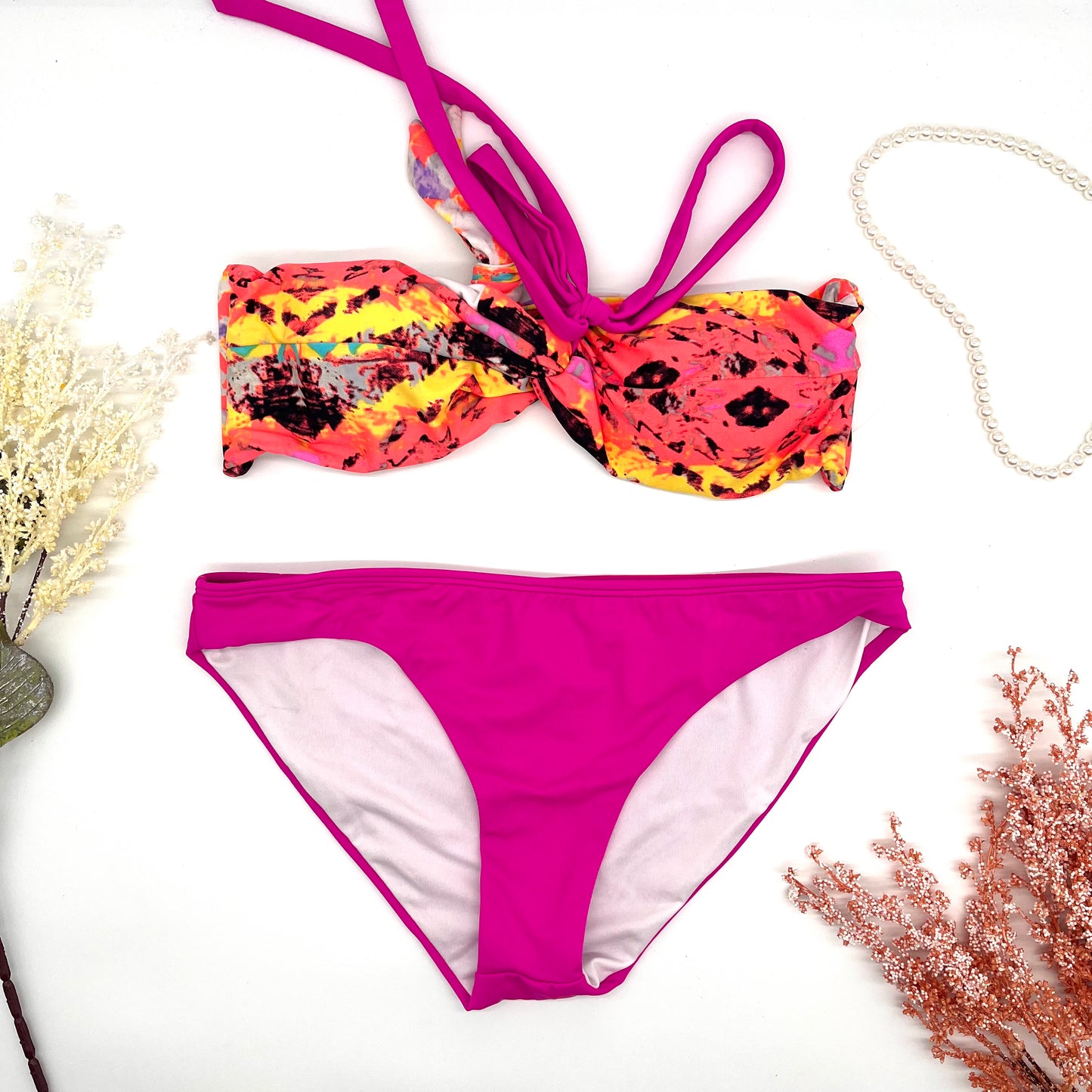 Bikini rosa strapless fosforescente dos piezas