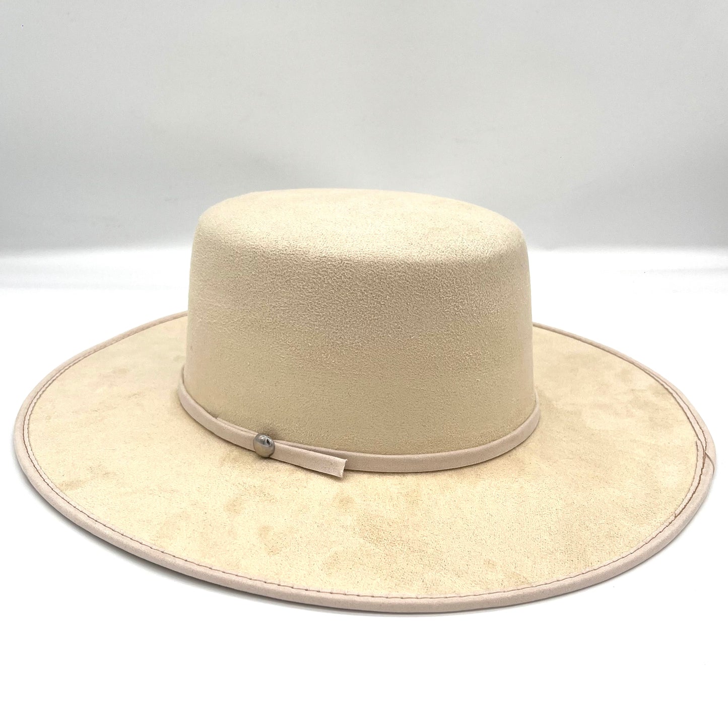 Sombrero cordobés de gamuza color blanco