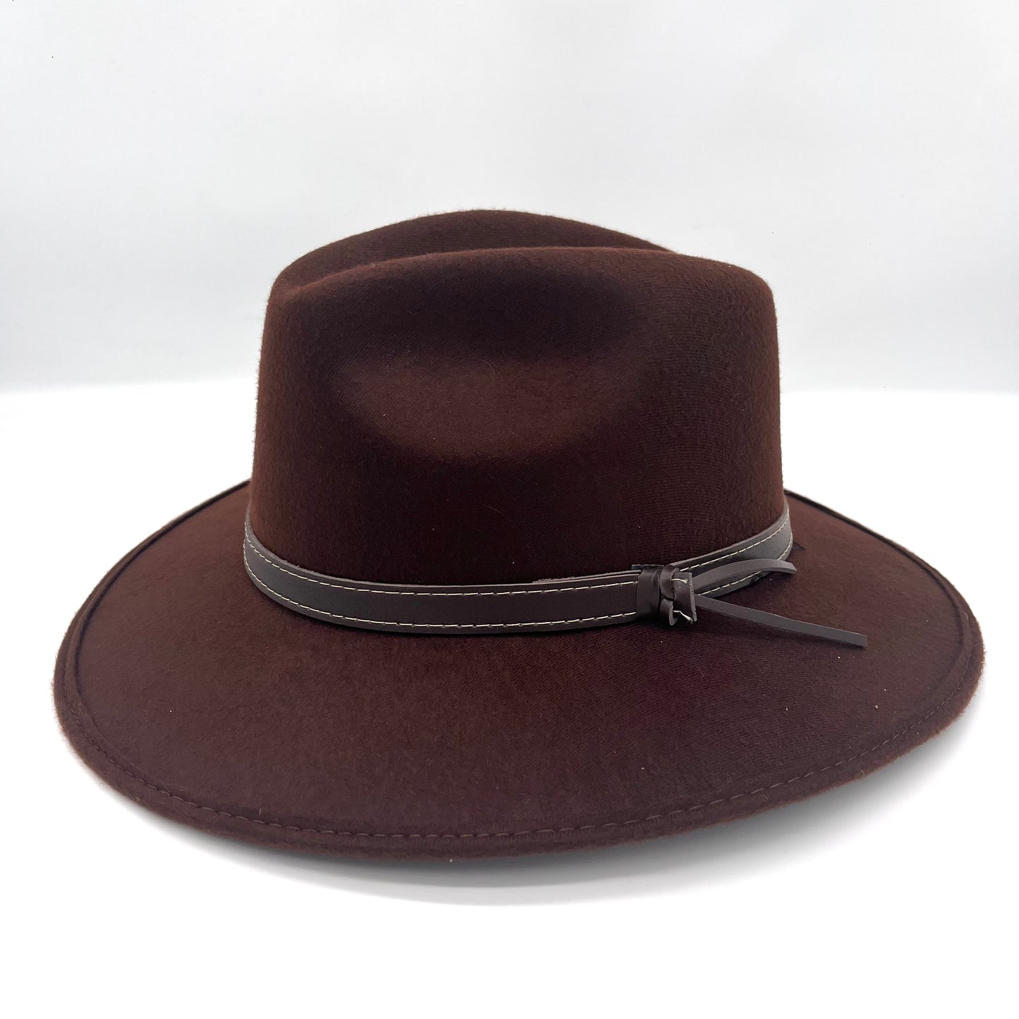 Sombrero de gamuza color café