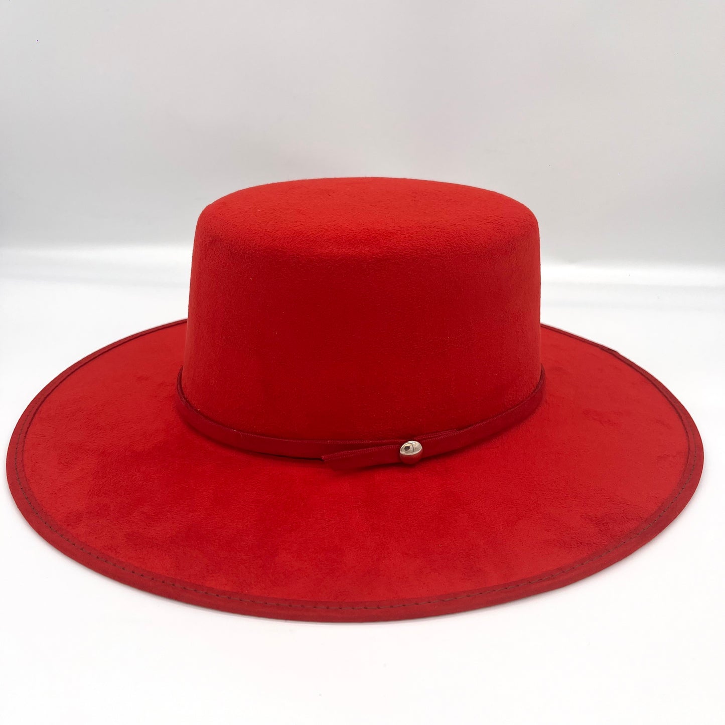 Sombrero cordobés de gamuza color rojo