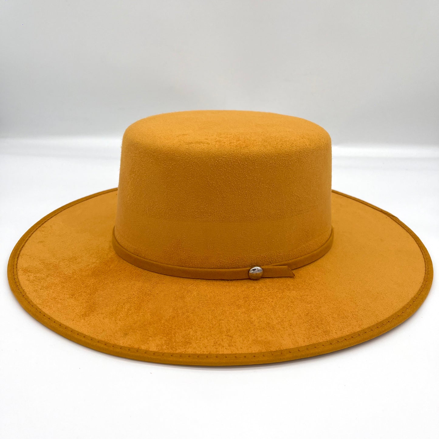 Sombrero cordobés de gamuza color amarillo